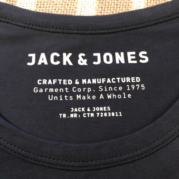 Basic O-Neck Tee - Picture 3 of 3